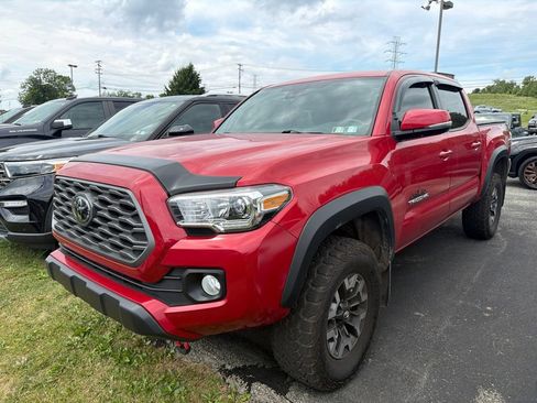 Used 2023 Toyota Tacoma TRD Off-Road AWD/4WD image 9
