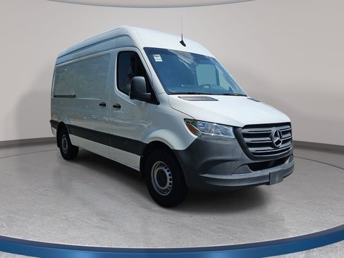 Used 2023 Mercedes-Benz Sprinter 2500 image 3