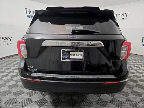 Certified 2022 Ford Explorer XLT RWD image 6