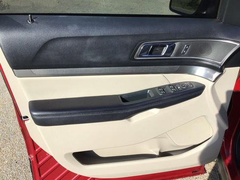 Used 2019 Ford Explorer XLT w/ Equipment Group 202A image 13