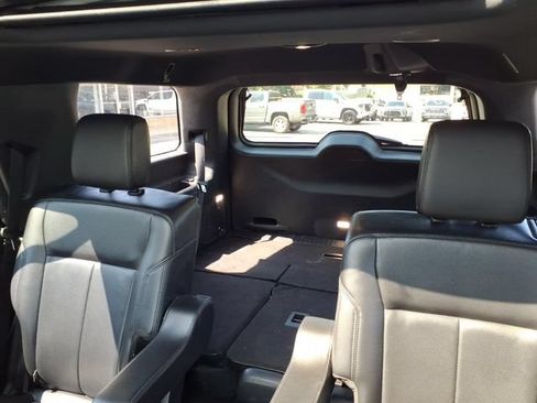 Used 2020 Ford Expedition XLT w/ Equipment Group 202A AWD/4WD image 11