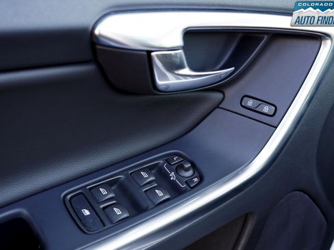 Used 2017 Volvo XC60 T5 Dynamic w/ Advanced Package image 11