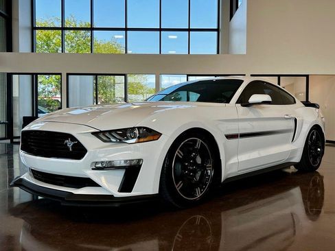 Used 2019 Ford Mustang GT Premium w/ Equipment Group 401A RWD image 2