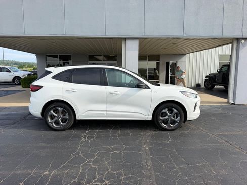 Used 2024 Ford Escape ST-Line w/ Tech Pack #1 AWD/4WD image 2