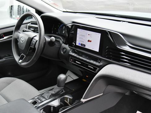 Used 2025 Toyota Camry LE image 44