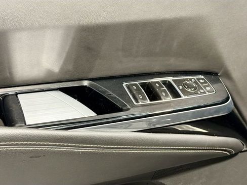 Used 2025 Cadillac Escalade ESV Premium Luxury image 17