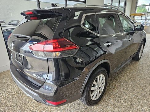 Used 2018 Nissan Rogue SV AWD/4WD image 2