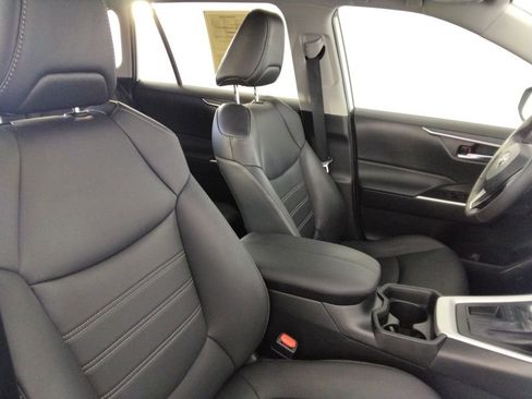 Used 2021 Toyota RAV4 XLE Premium image 37