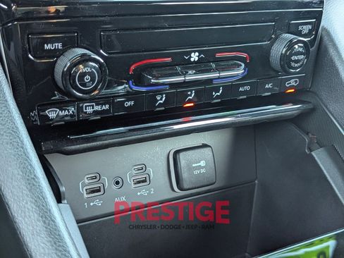 Used 2024 Jeep Grand Cherokee Laredo AWD/4WD image 21