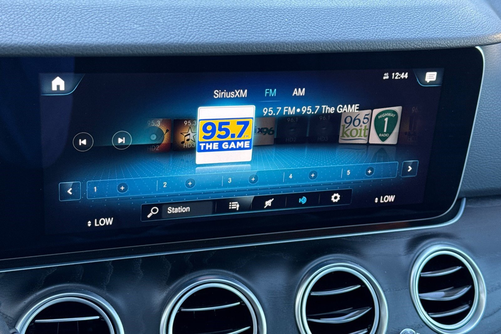 Used 2023 Mercedes-Benz E 350 Sedan image 20