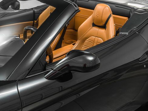 Used 2015 Ferrari California T image 35