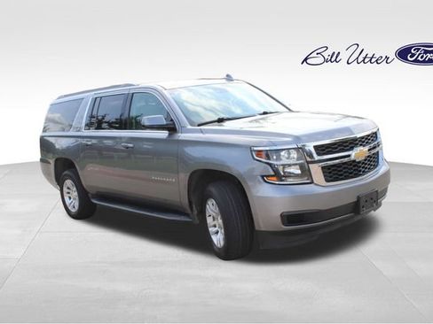 Used 2019 Chevrolet Suburban LT AWD/4WD image 3