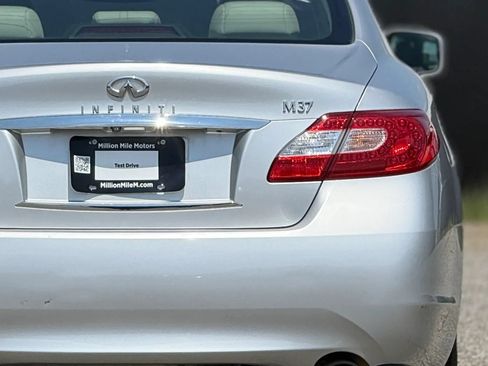 Used 2011 INFINITI M37 w/ Deluxe Touring Pkg RWD image 14