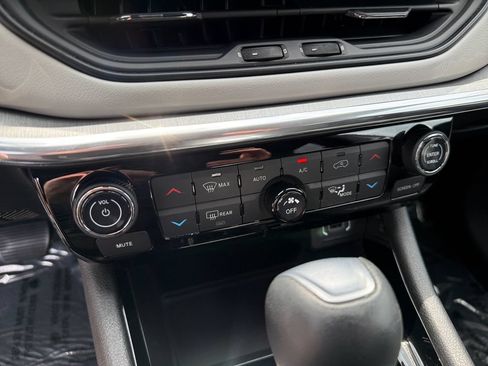 Used 2023 Jeep Compass Limited w/ Sun and Sound Group AWD/4WD image 17