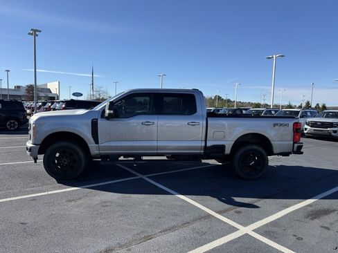 Used 2023 Ford F250 Lariat w/ Black Appearance Package image 4
