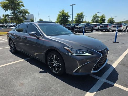 Used 2022 Lexus ES 350 w/ Premium Package FWD image 4