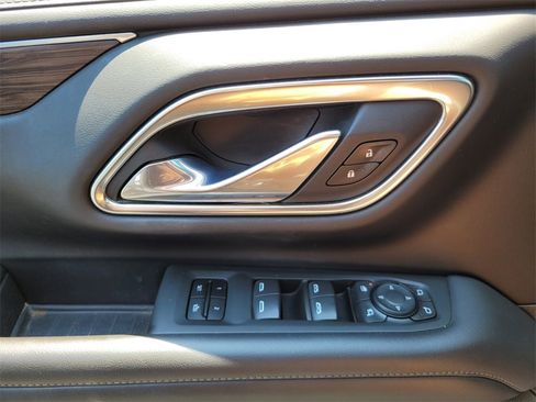 Used 2021 Chevrolet Tahoe Z71 w/ Luxury Package image 25