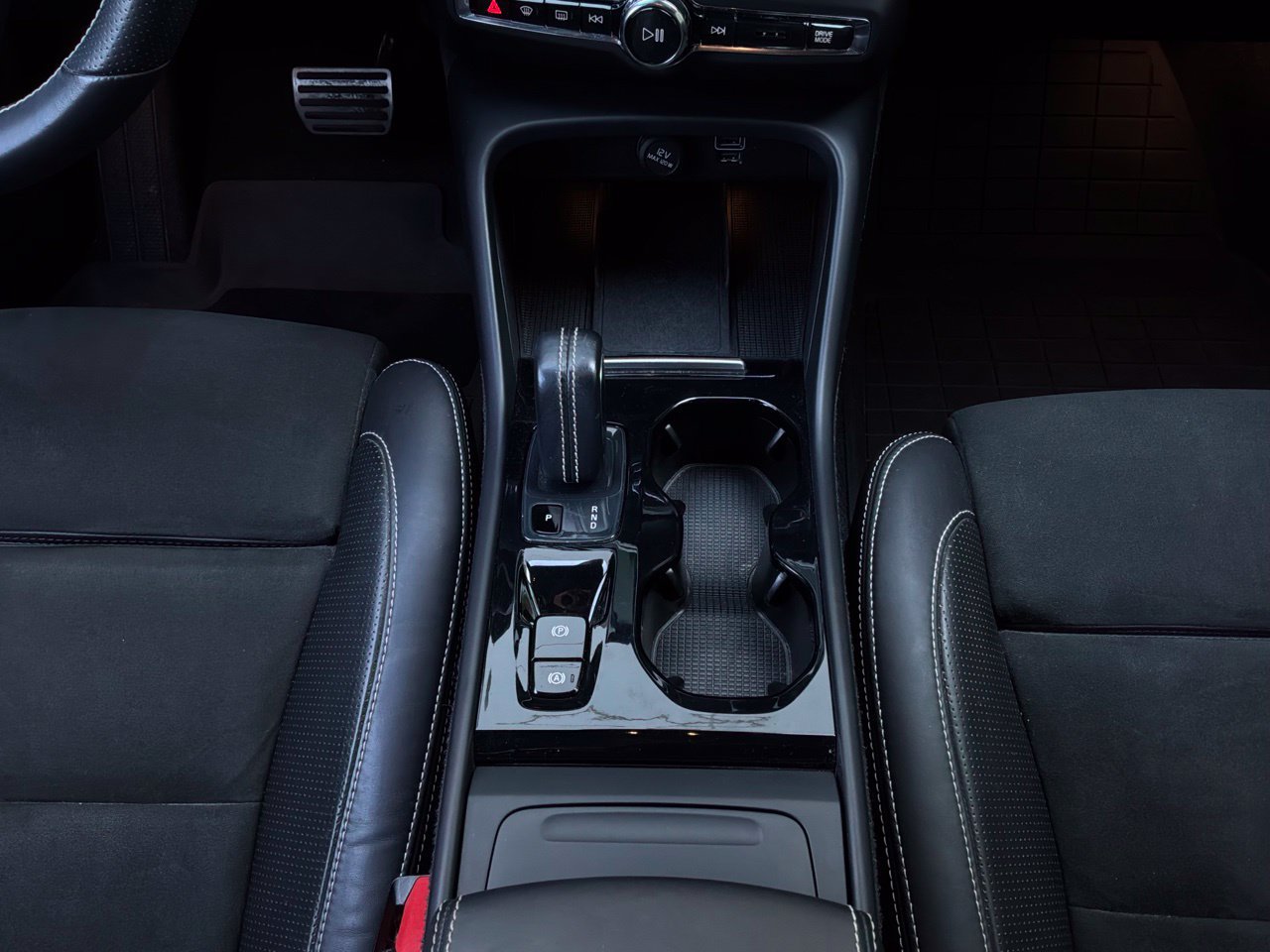 Used 2019 Volvo XC40 T5 R-Design AWD/4WD image 18