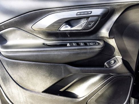 Used 2024 GMC Terrain SLT image 10