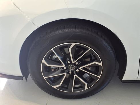 Used 2022 Toyota Sienna XSE image 8