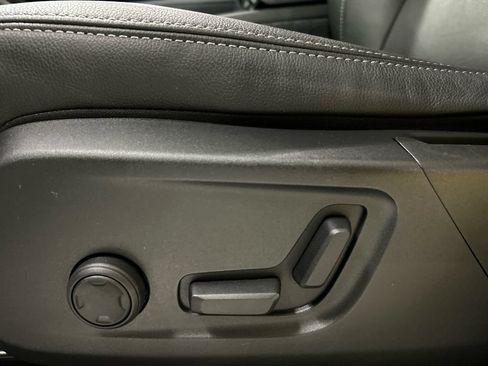 Certified 2026 Volvo XC40 B5 Plus AWD/4WD image 11