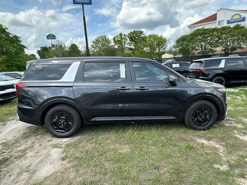 New 2026 Kia Carnival FWD image 8