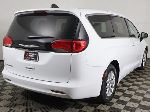 Used 2023 Chrysler Voyager LX FWD image 8