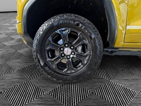 Used 2024 GMC Canyon Elevation w/ Convenience Package image 9