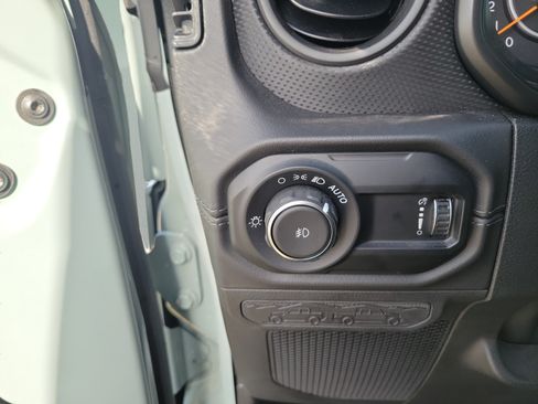 Certified 2024 Jeep Wrangler Rubicon AWD/4WD image 27