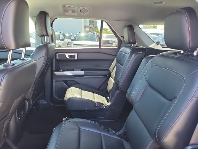 Used 2023 Ford Explorer XLT w/ Equipment Group 202A RWD image 9