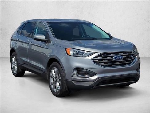 Used 2024 Ford Edge Titanium image 3