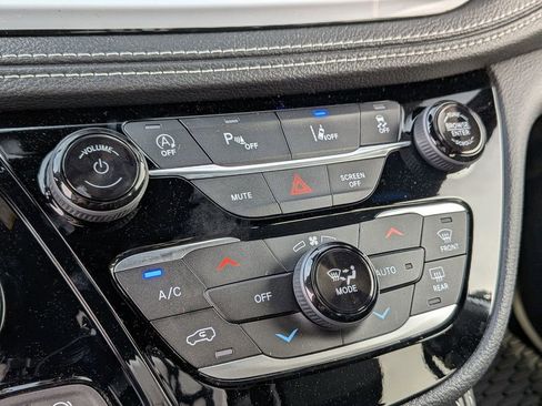 New 2026 Chrysler Pacifica Limited image 8