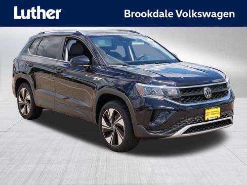 Used 2024 Volkswagen Taos SE AWD/4WD image 1