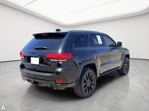 Certified 2022 Jeep Grand Cherokee Laredo X AWD/4WD image 6
