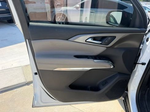 Used 2025 Chevrolet Traverse LT w/ Sun and Wheel Package FWD image 11
