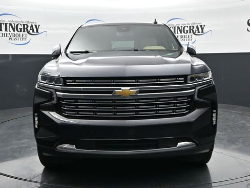 Used 2024 Chevrolet Suburban Premier RWD image 2