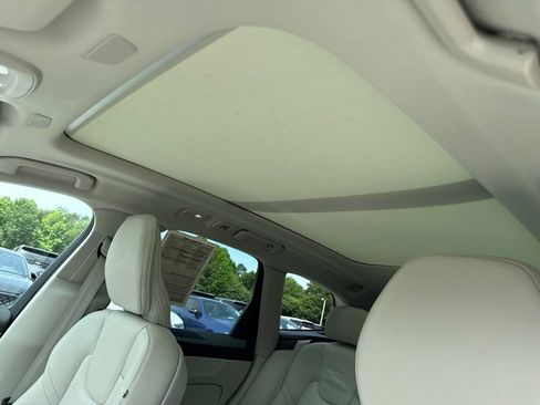 Used 2023 Volvo XC60 B5 Plus FWD image 4