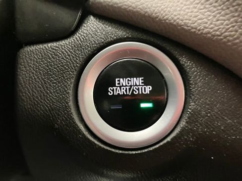 Used 2020 Chevrolet Equinox LS image 29