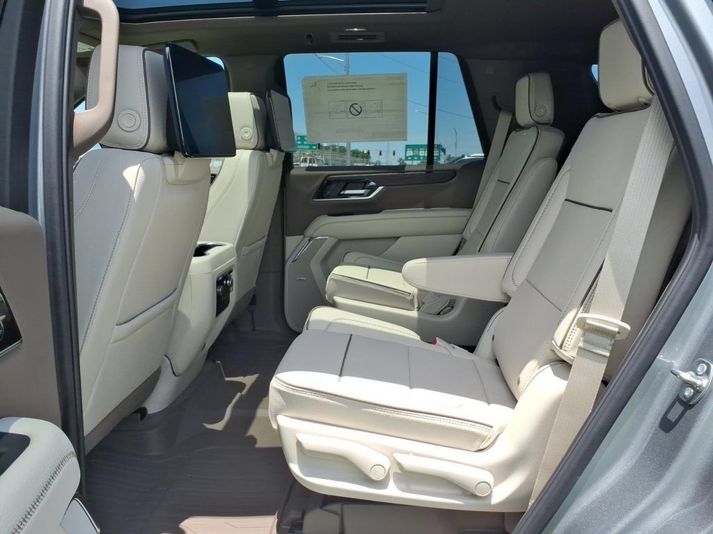 New 2026 GMC Yukon Denali w/ Denali Reserve Package AWD/4WD image 14