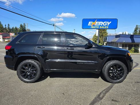 Used 2018 Jeep Grand Cherokee Altitude image 2