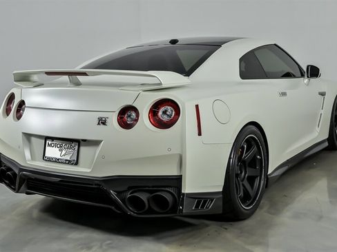 Used 2017 Nissan GT-R Premium AWD/4WD image 12