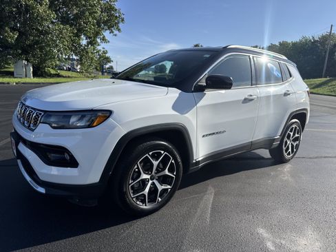 Used 2025 Jeep Compass Limited AWD/4WD image 2