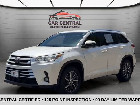 Used 2017 Toyota Highlander XLE AWD/4WD image 1