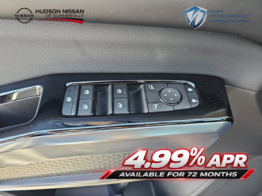 Used 2025 Nissan Pathfinder SL FWD image 28
