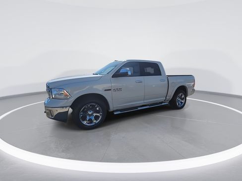 Used 2018 RAM 1500 Laramie w/ Convenience Group AWD/4WD image 7