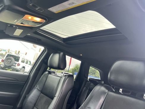 Used 2018 Jeep Grand Cherokee Altitude AWD/4WD image 23