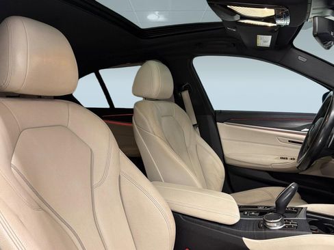 Used 2023 BMW 530e w/ M Sport Package image 31