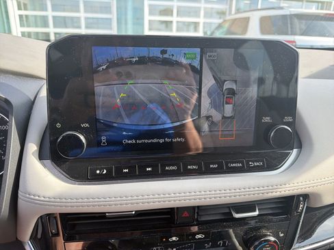 Used 2023 Nissan Rogue SL w/ SL Premium Package image 18