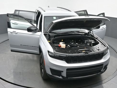 Used 2024 Jeep Grand Cherokee L Laredo image 64