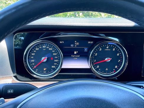 Used 2018 Mercedes-Benz E 400 4MATIC Sedan image 20